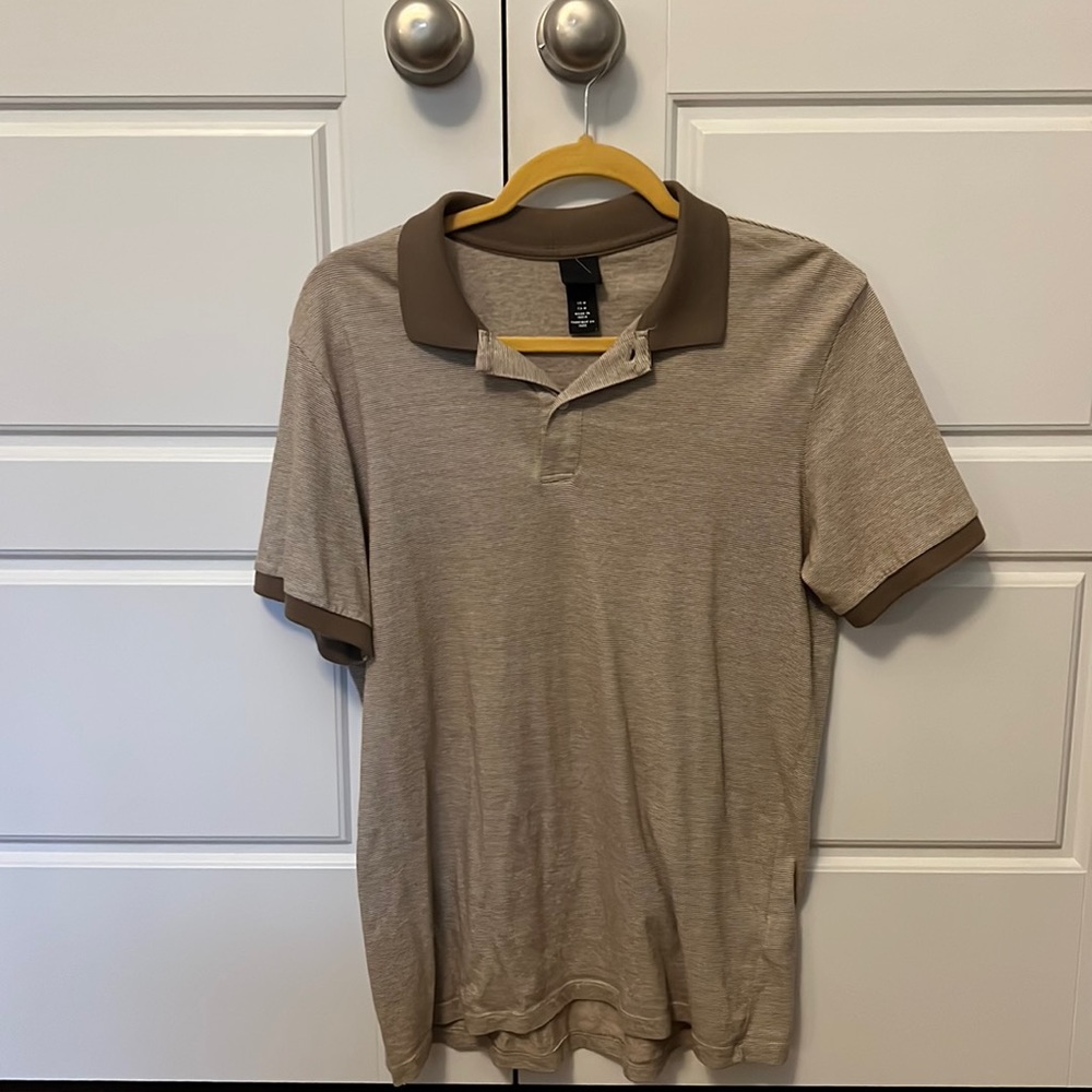 Short sleeve polo with micro stripe design